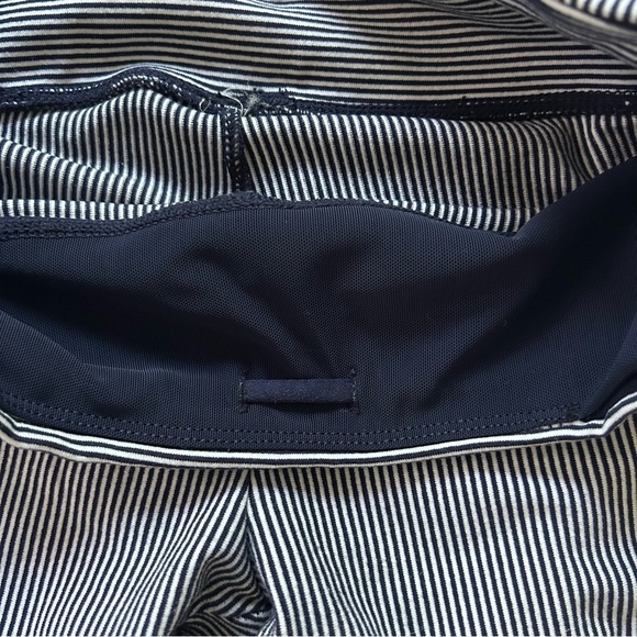 Lorna Jane • Striped Capri Leggings - Picture 3 of 7